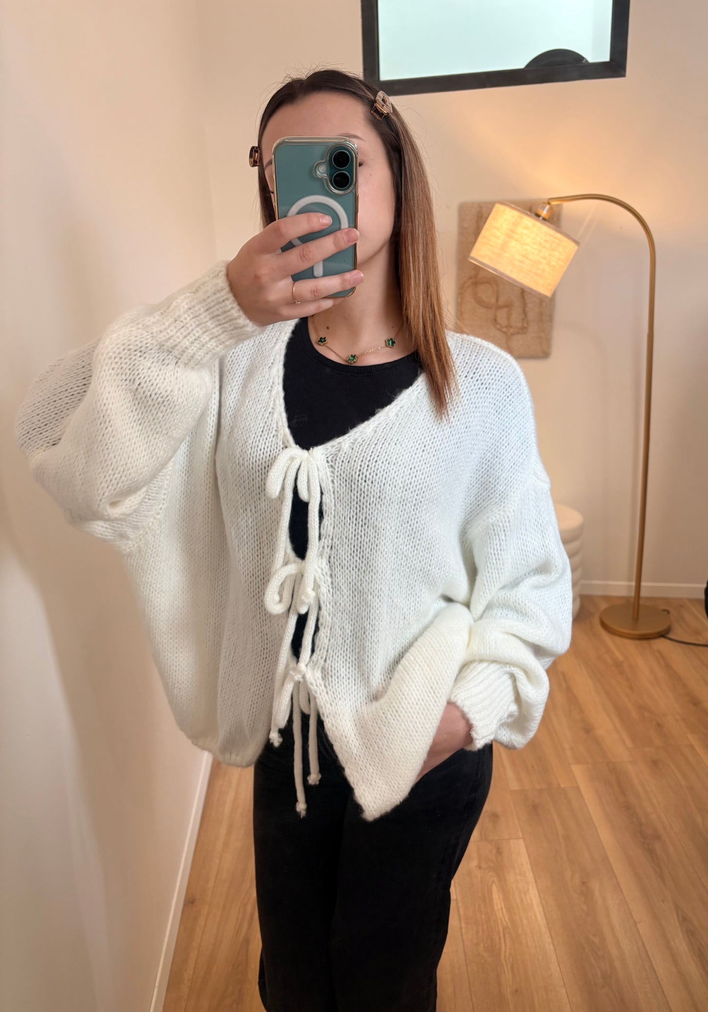 pull blanc à noeud